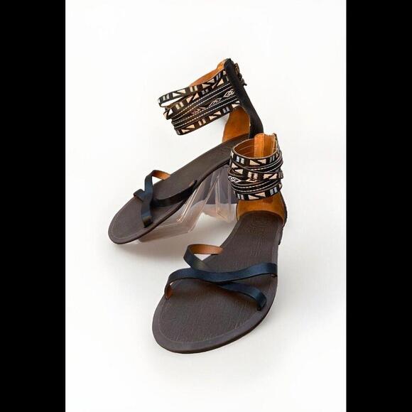 Nine West Captivate Women’s Size 8.5 Beaded Ankle Gladiator Flats Sandals Zip - Picture 1 of 10